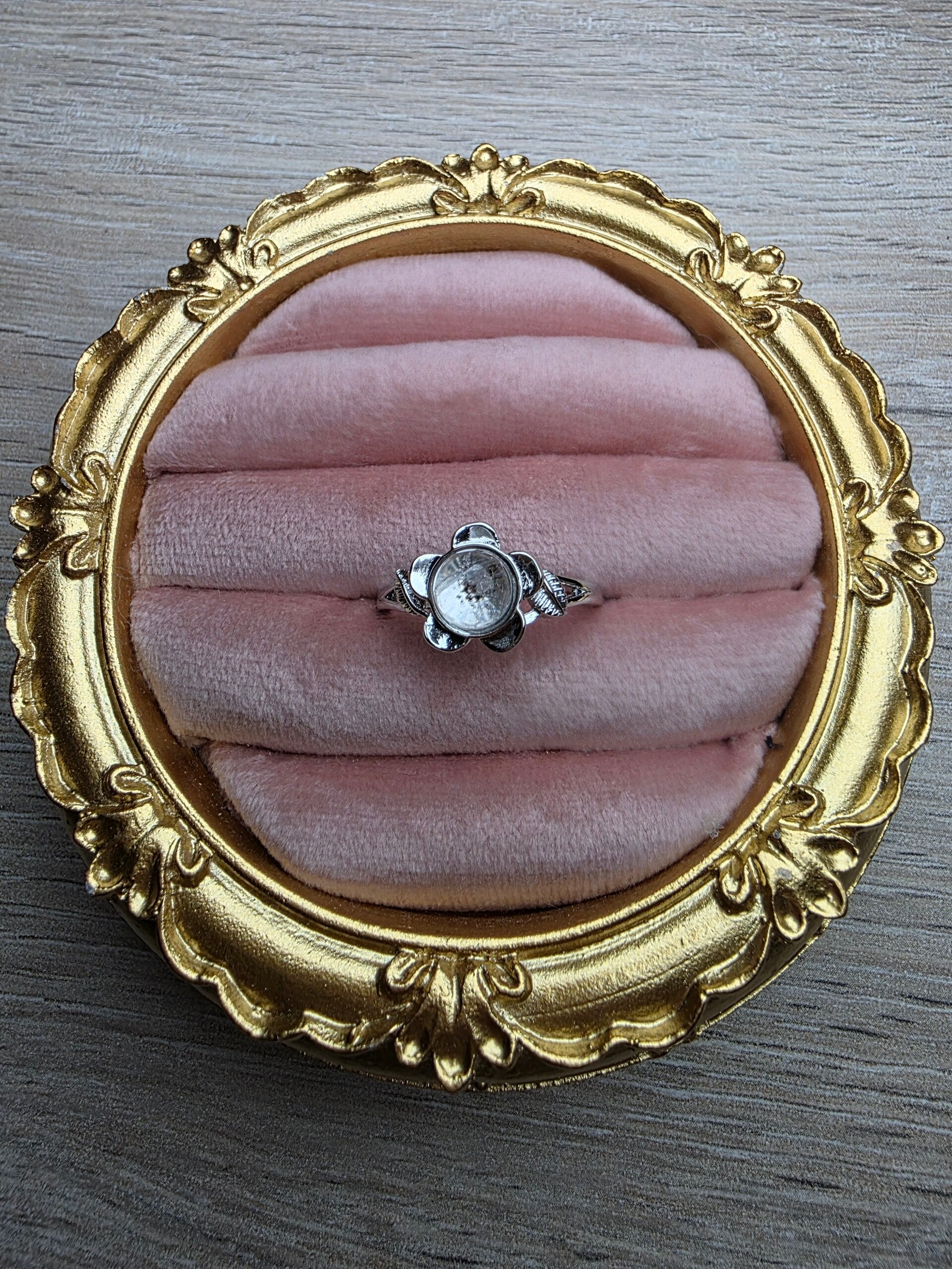 Ring – Bergkristal Bloem | Verstelbaar | Nikkelvrij Staal