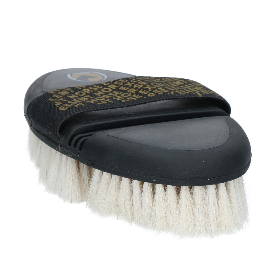Excellent Horse Flexi Brush Shine Een zachte borstel voor het laten glanzen van de vacht.