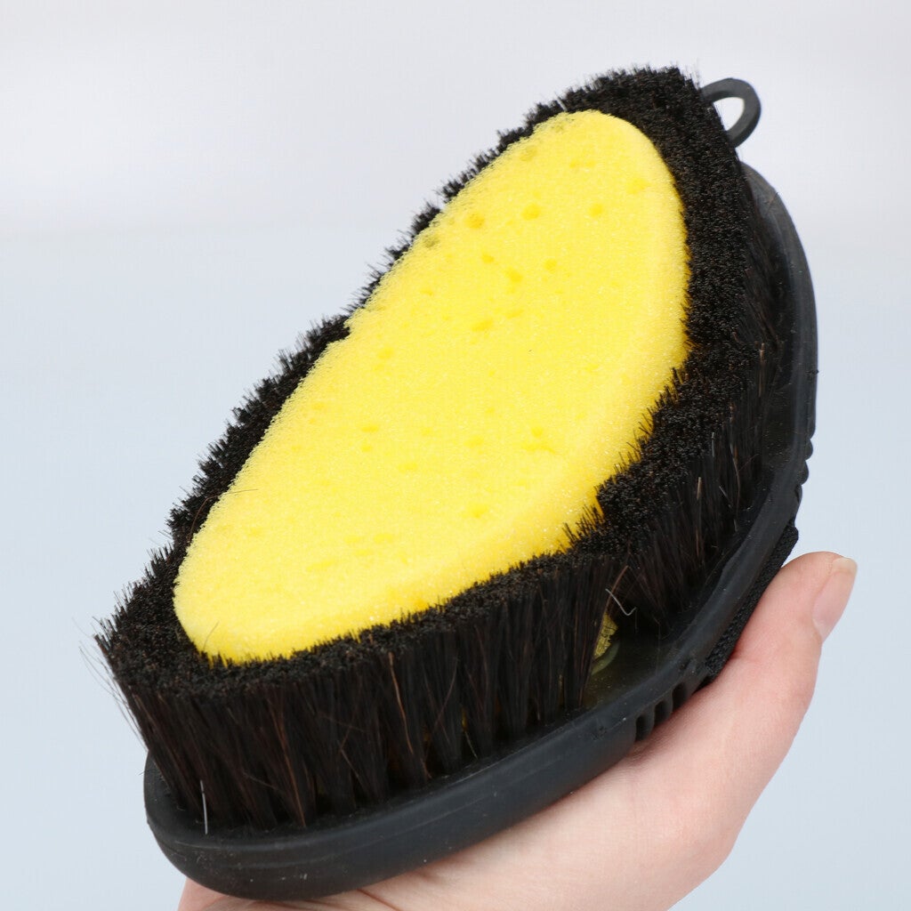 Excellent Horse Flexi Brush Sponge Een sponsborstel voor het wassen of verwijderen van vlekken bij het paard.