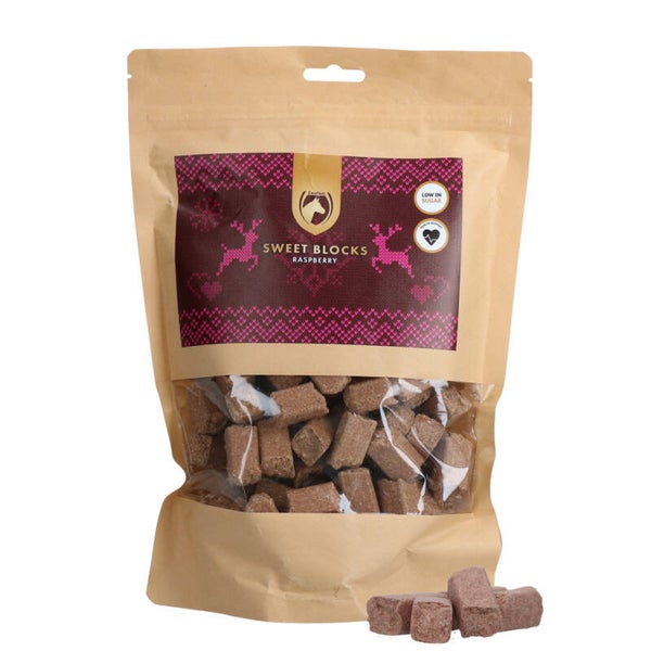 Excellent Horse Christmas Sweet Blocks Framboos Heerlijke kersttraktatie voor paarden! De Sweet Blocks Raspberry zijn suikerarm, compact en makkelijk mee te nemen, met een feestelijke frambozensmaak.