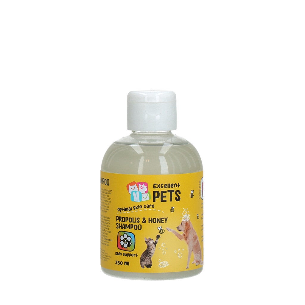 Excellent Pets Propolis & Honey Shampoo 250 ml Excellent Pets Propolis & Honey Shampoo is een reinigende en verzorgende shampoo voor honden, katten, konijnen en knaagdieren. De formule op basis van bijenpropolis en -honing ondersteunt het herstellend verm
