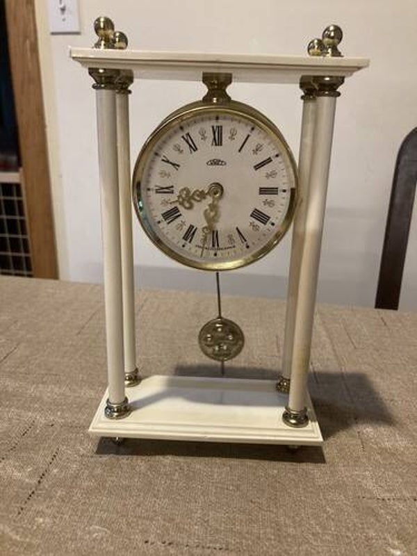 Vintage Wind Up Pillar Clock