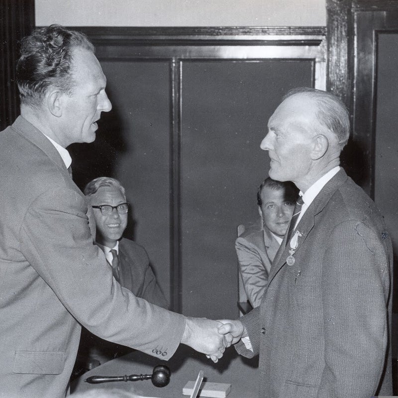 p-booij-en-wethouder-van-de-berge-19-05-1964-standard.jpg