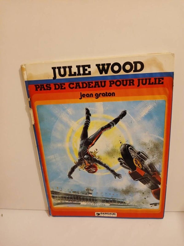 Julie Wood - Pas De Cadeau Pour Julie