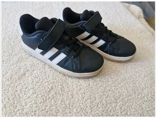 Zwart witte Adidas gympen maat 31
