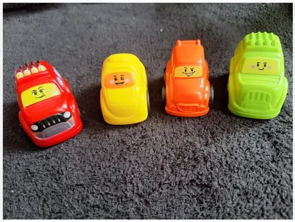 4 speelgoed auto's