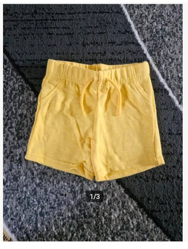 Fel gele korte broek Maat 80