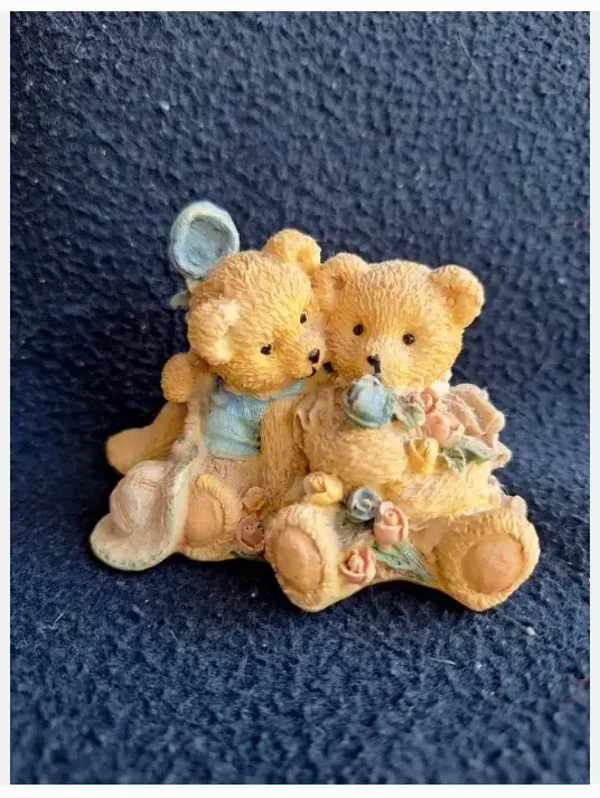 Beeldje Beren met net en bloemen