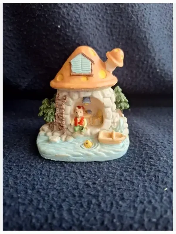 Beeldje konijn in Paddestoel