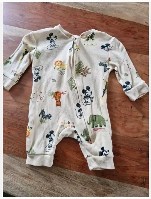 Beige Mickey mouse pakje met jungle dieren maat 50