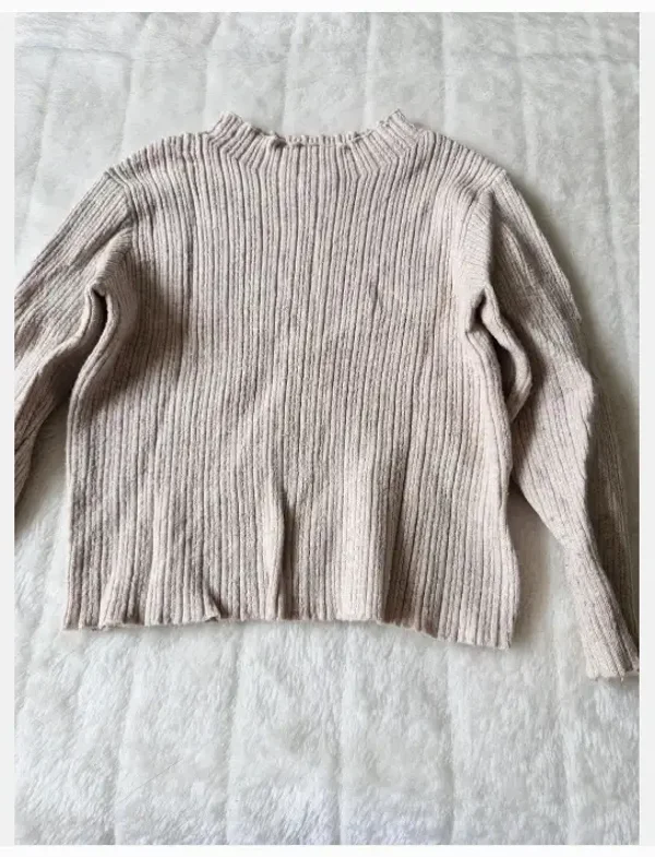 Beige truitje maat 98