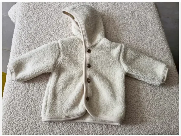 Beige wollen jasje maat 50