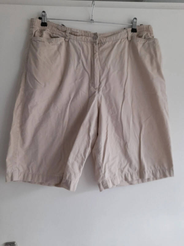 Beige korte broek, m&s mode maat 48