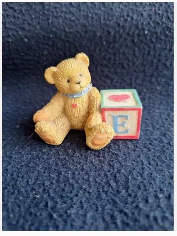Beren beeldje met letter E