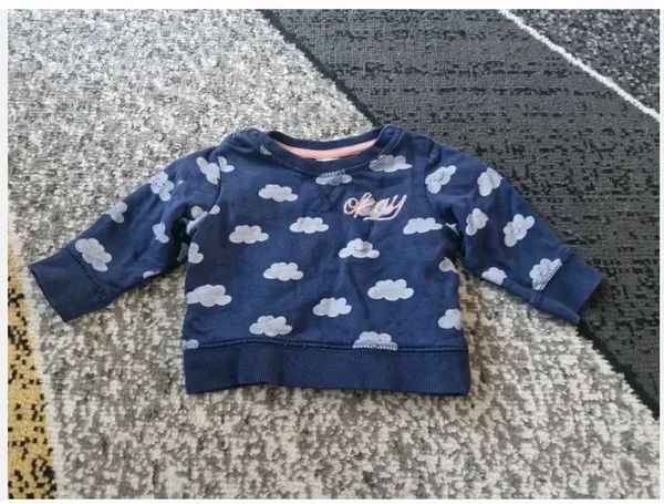 Blauw truitje met wolken maat 62