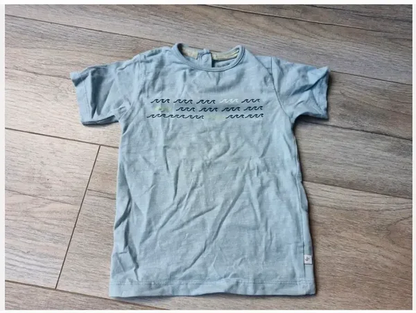 Blauw tshirt met golfjes maat 86