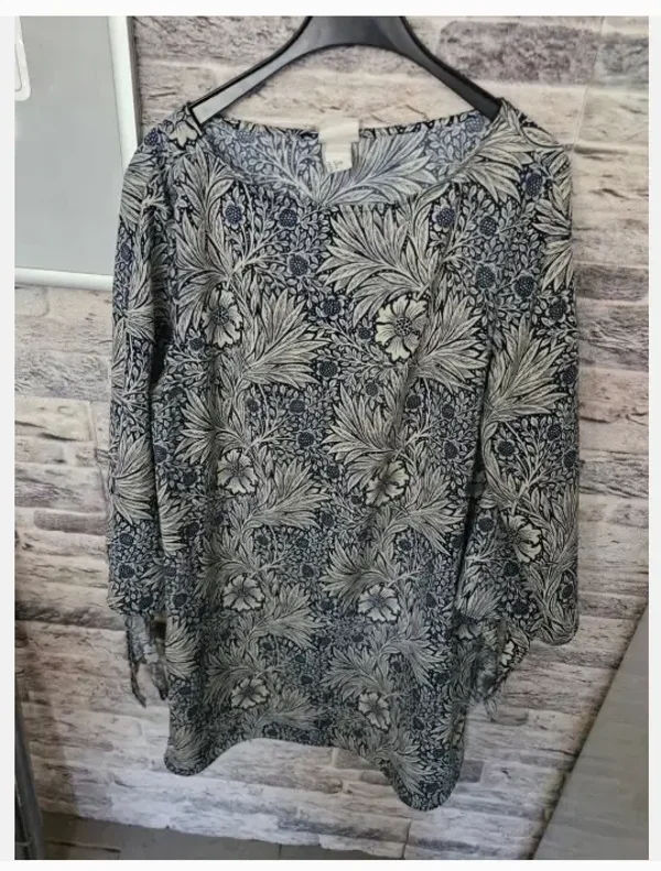 Bloemen motief tuniek maat 42