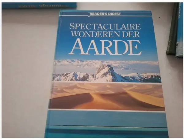 Boek spectaculaire wonderen der aarde