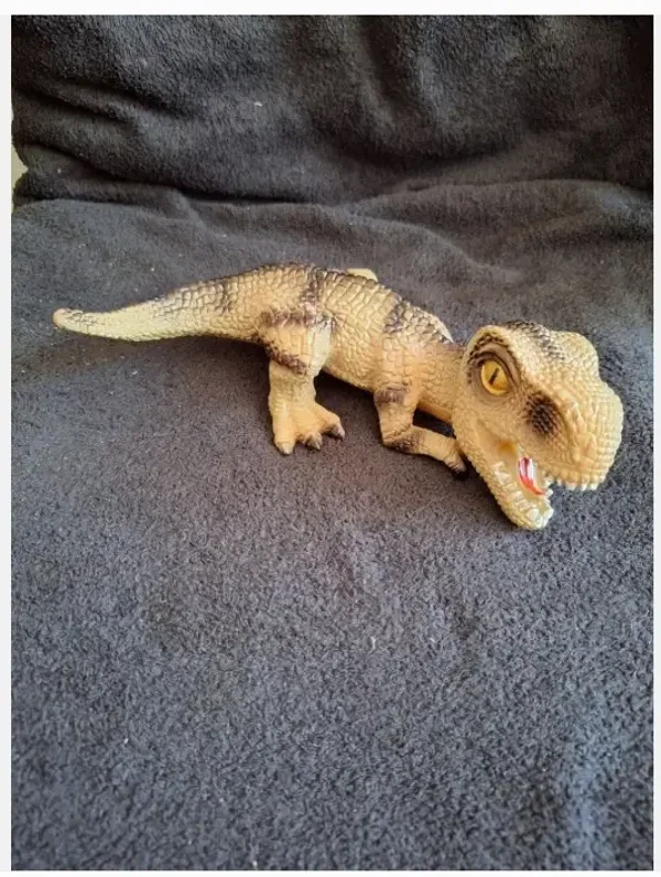 Bruin zwarte dino