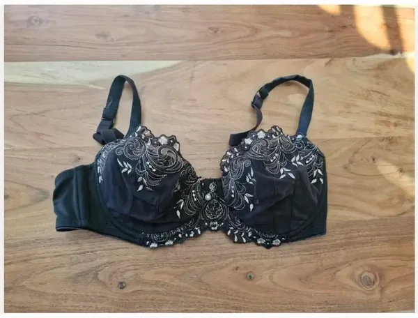 bruine bh met bloemen motief 80c