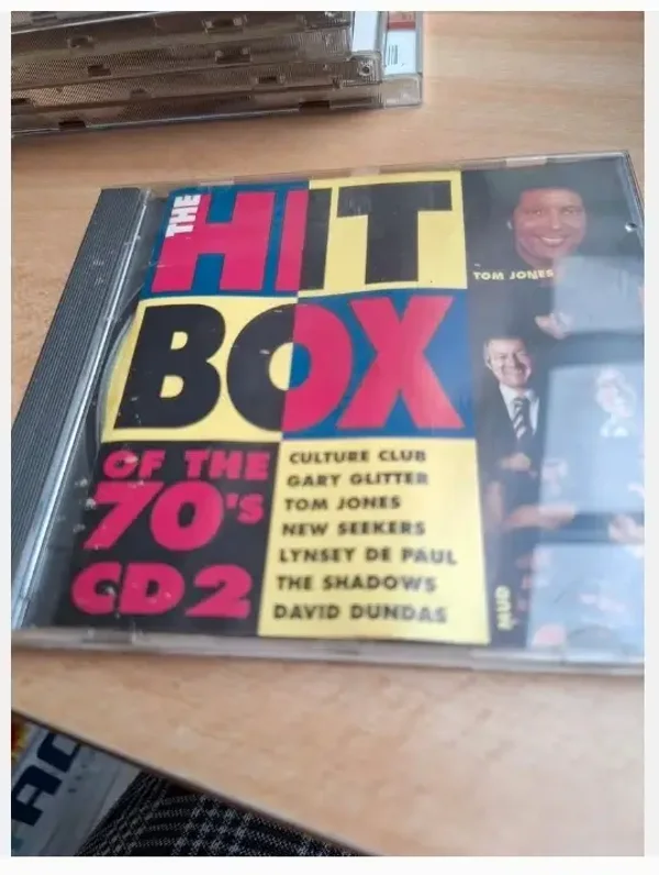 Cd the hit box of the 70s cd 2