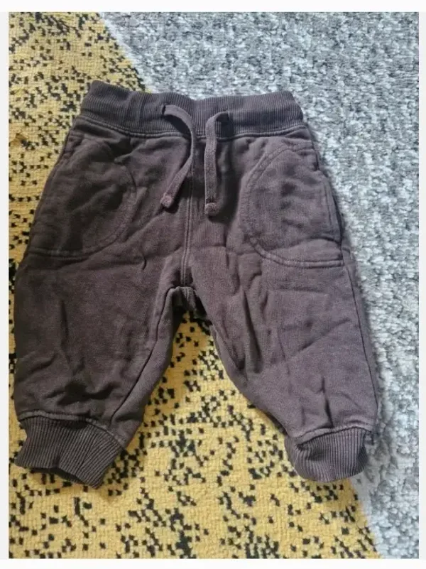 Donkerbruine joggingsbroek maat 68