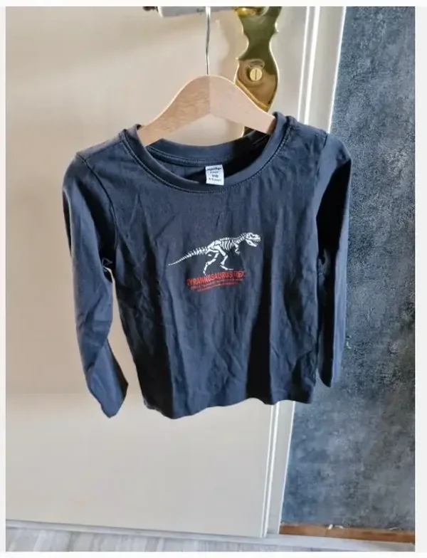 Donkergrijs shirt lange mouwen met trex maat 110