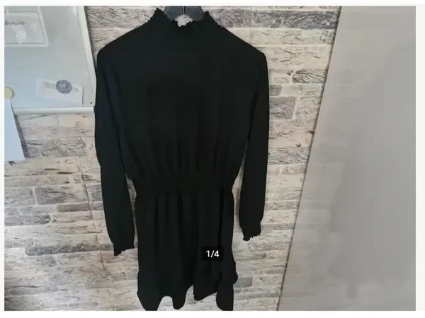 Nieuwe zwarte jurk Met hoge halslijn Maat L