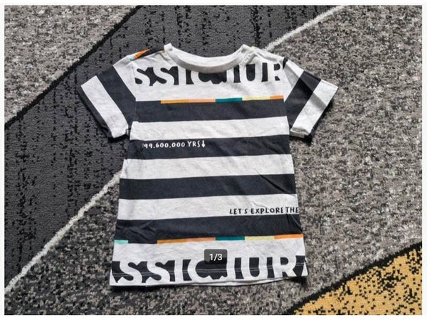 Grijs gestreept lets explore tshirt Maat 104
