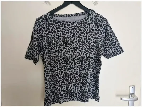 Grijs panterprint tshirt met steentjes Maat 36