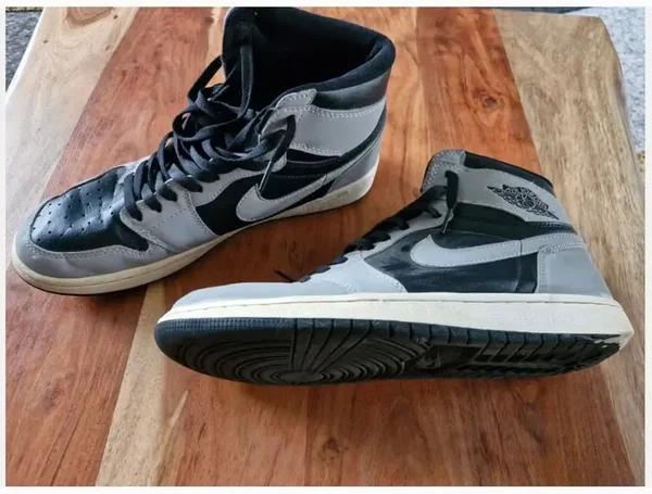 Grijs zwarte sneakers Maat 45 Merk Nike air Jordan