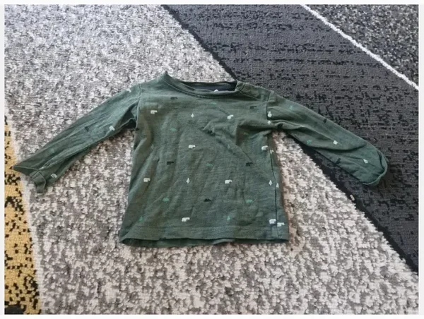 Groen truitje met beren maat 56