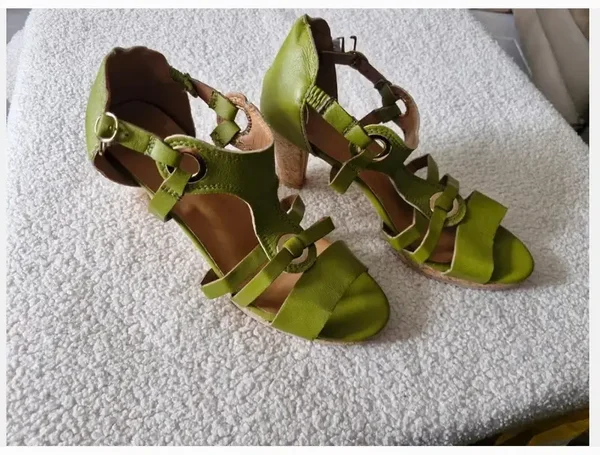 Groene open schoenen met hakken maat 40