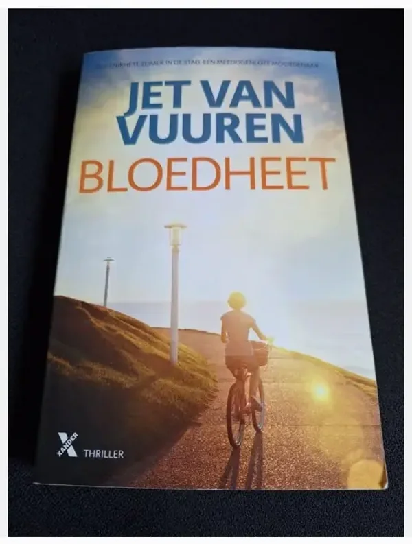 Jet van Vuuren - Bloedheet