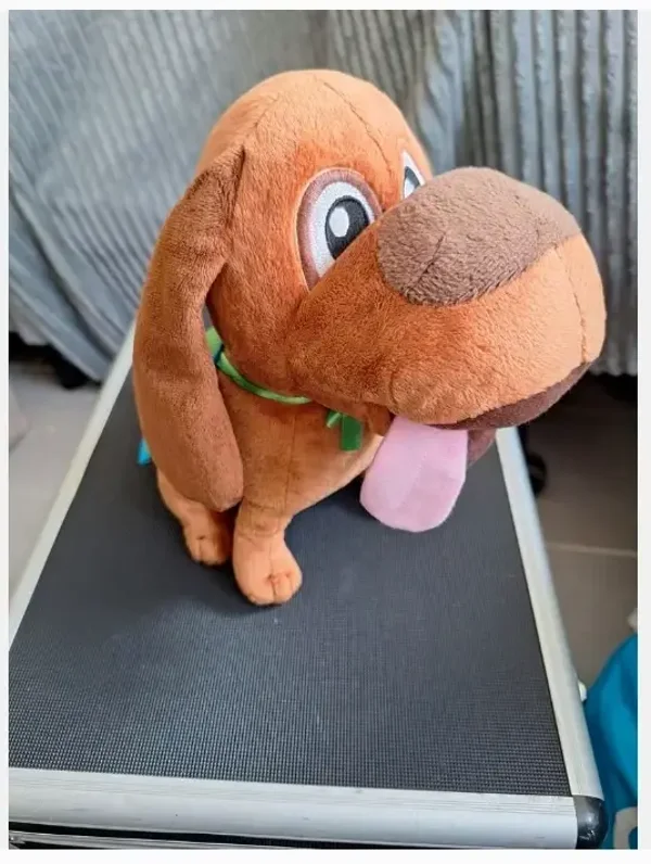 Knuffel hond met groene cape