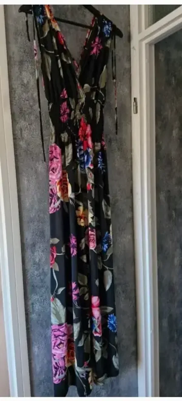 Lange zwarte jurk met bloemen maat xl