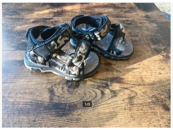 Leger sandalen Maat 22