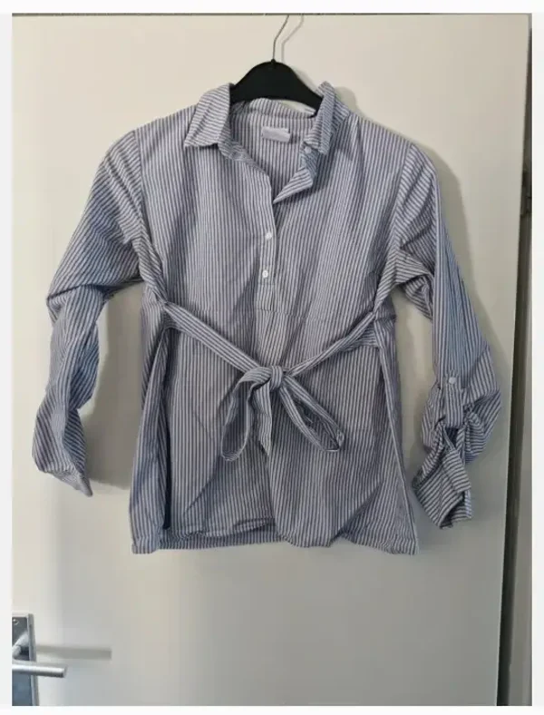 Lichtblauw en wit gestreept zwangerschapsshirt maat m