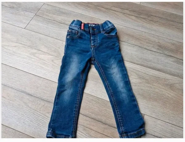 Nette blauwe spijkerbroek Maat 86