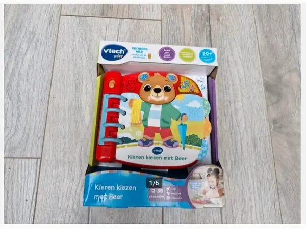 nieuw kleren kiezen met beer