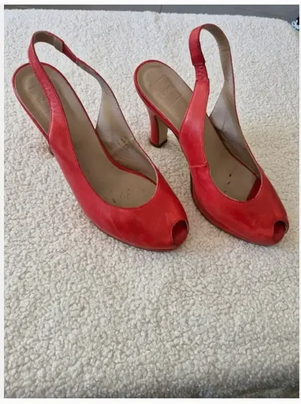 Rode open schoenen met hakken maat 38