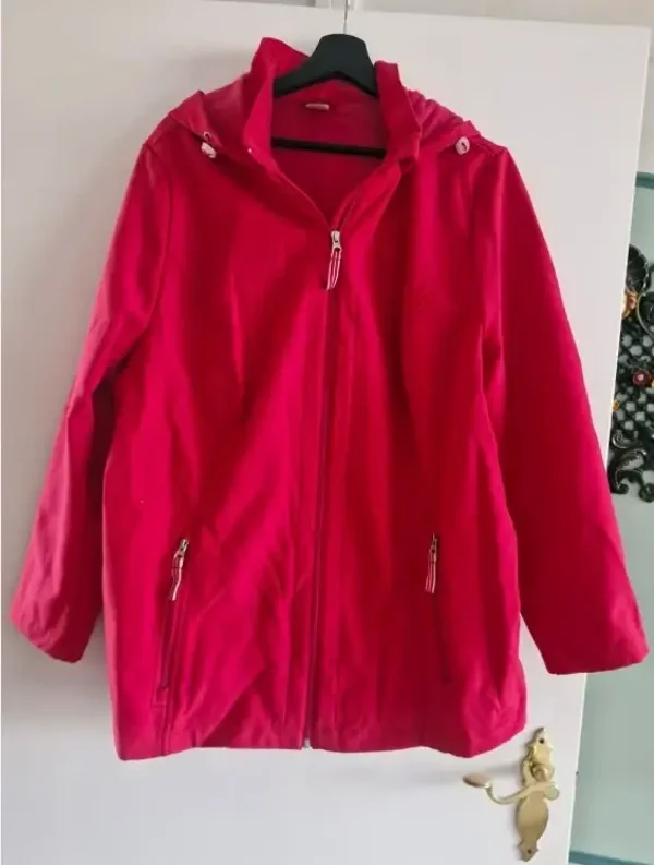 Rode regenjas met fleece binnenkant maat 50
