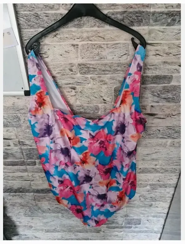 Roze badpak met bloemen Maat 52