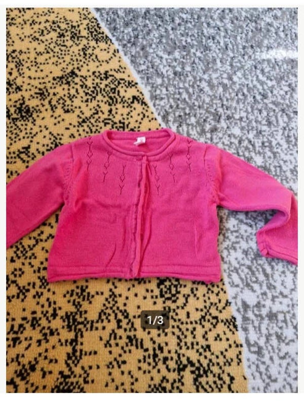 Roze vestje met knopen Maat 68