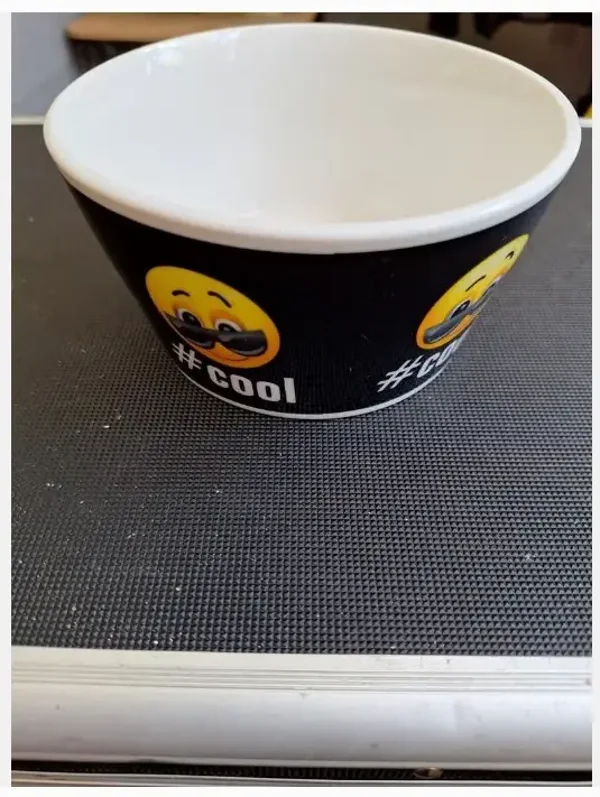 schaaltje met cool smiley