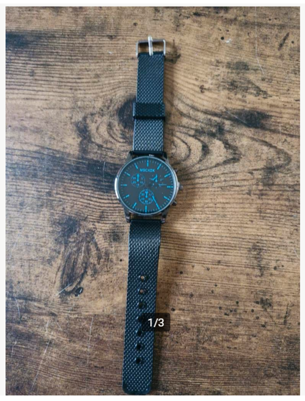 Nieuw zwart quartz horloge voor heren met blauw opschrift