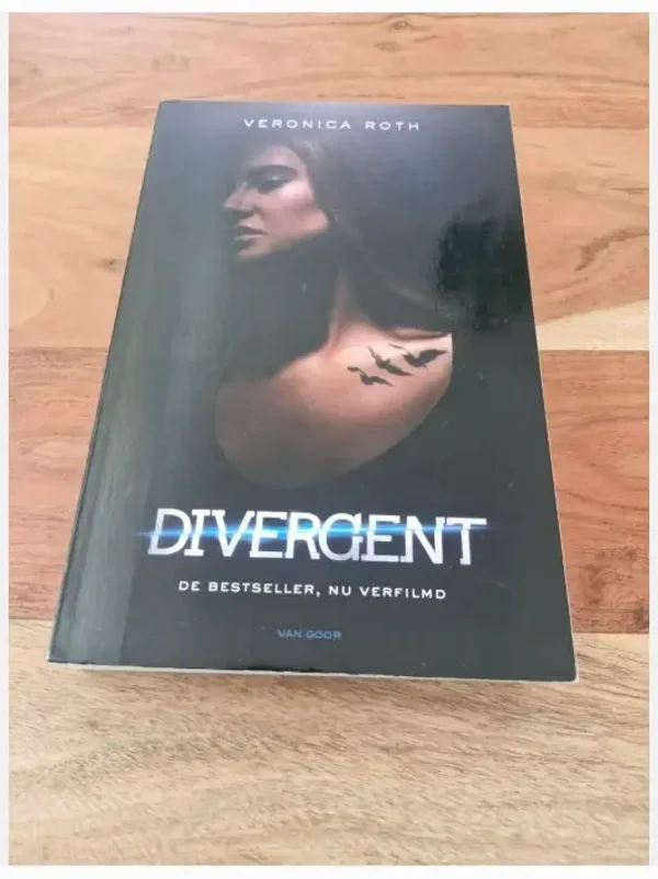 Veronica Roth - Divergent