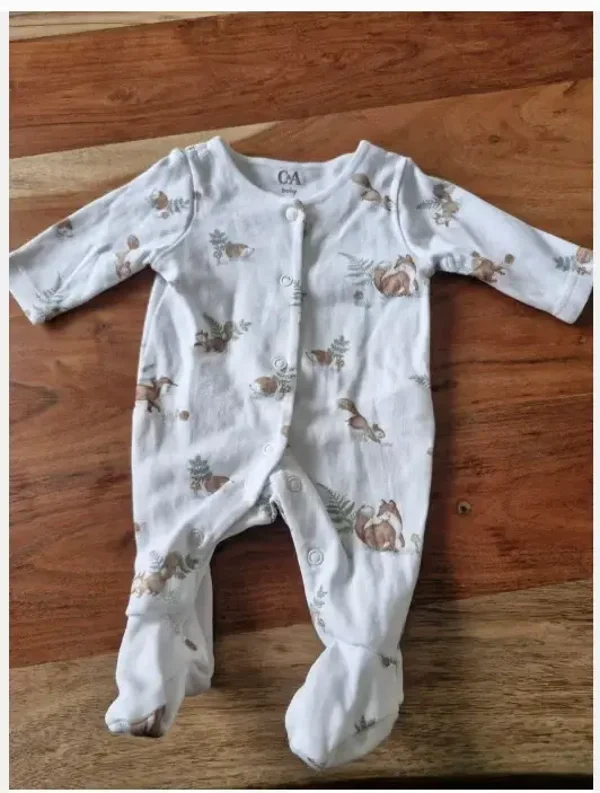 Wit boxpakje met dieren en voetjes maat 44