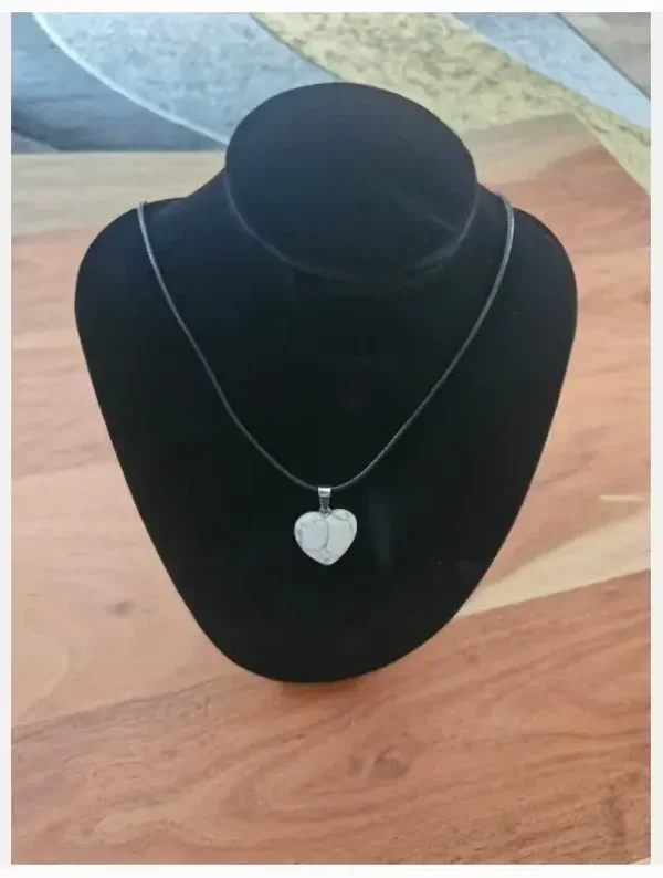 Wit marmer hartjes ketting