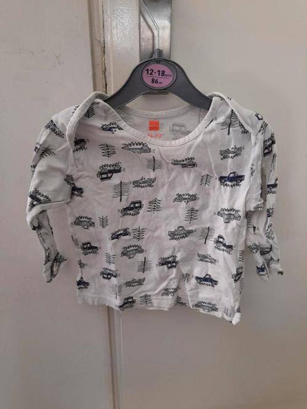 Wit Pyjamashirt met auto's maat 86-92